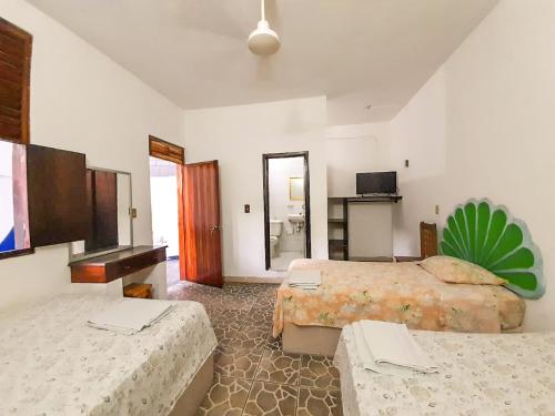 Imagen de la habitación del Hotel Naxhiely. Foto 17
