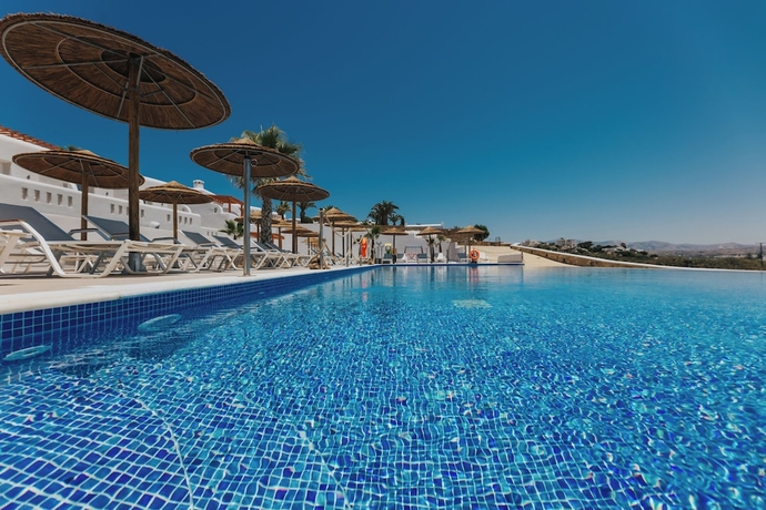 Imagen de la piscina del Hotel Naxos Grand Hotel. Foto 9