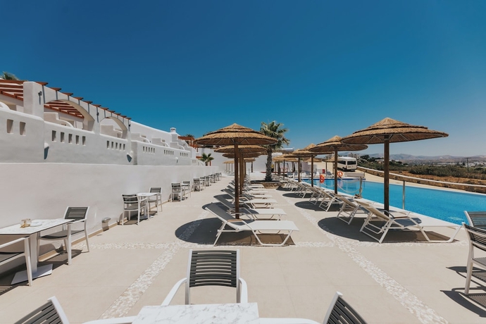 Imagen de la piscina del Hotel Naxos Grand Hotel. Foto 10