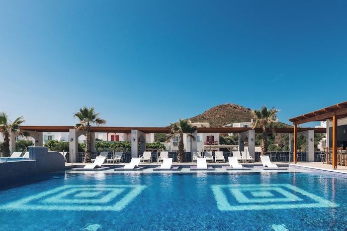Imagen de la piscina del Hotel Naxos Grand Hotel. Foto 16