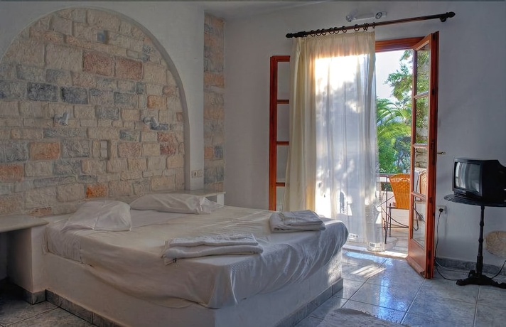 Imagen de la habitación del Hotel Naxos Summerland resort. Foto 15