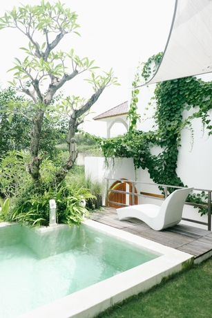 Imagen de la piscina del Hotel Nazeki Villa. Foto 19