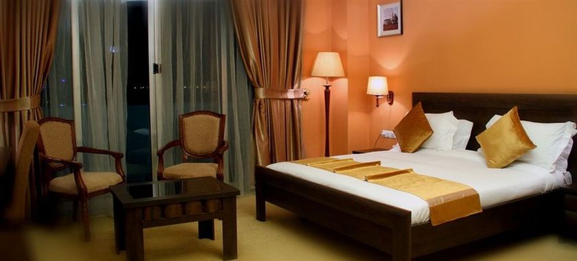 Imagen del bar/restaurante del Hotel Nazra. Foto 5