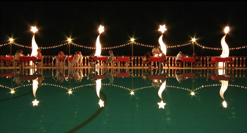Imagen de la piscina del Hotel Nazri Resort. Foto 17