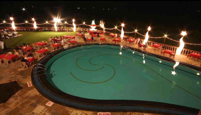 Imagen de la piscina del Hotel Nazri Resort. Foto 18