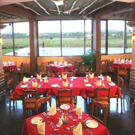 Imagen del bar/restaurante del Hotel Nazri Resort. Foto 5