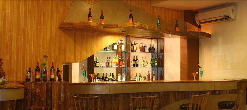 Imagen del bar/restaurante del Hotel Nazri Resort. Foto 6
