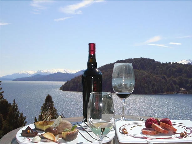 Imagen del bar/restaurante del Hotel Nbh Lacus Boutique. Foto 5