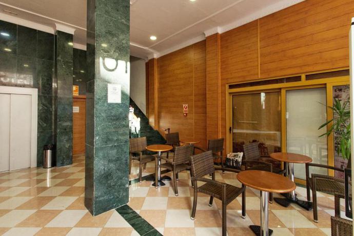 Imagen del bar/restaurante del Hotel Nch Torremolinos. Foto 2
