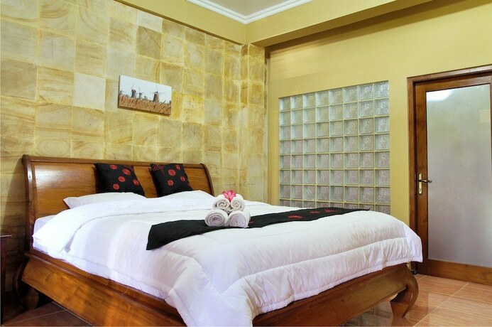 Imagen de la habitación del Hotel Ndalem Bantul. Foto 18