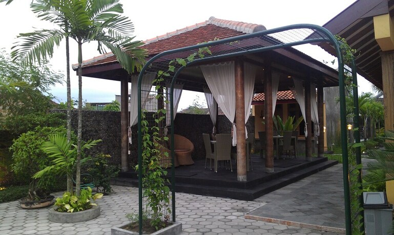 Imagen de los exteriores del Hotel Ndalem Bantul. Foto 21