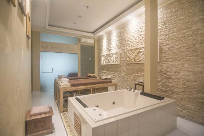 Imagen de la piscina del Hotel Ndalem Nuriyyat Villas and Spa. Foto 18