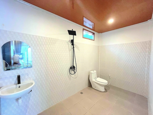 Imagen de la habitación del Hotel NeNa Eat and Sleep Kuta. Foto 8