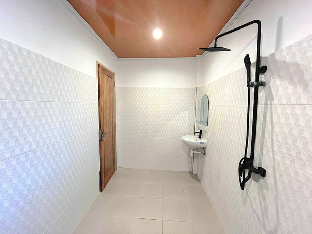 Imagen de la habitación del Hotel NeNa Eat and Sleep Kuta. Foto 9