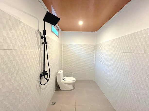 Imagen de la habitación del Hotel NeNa Eat and Sleep Kuta. Foto 10