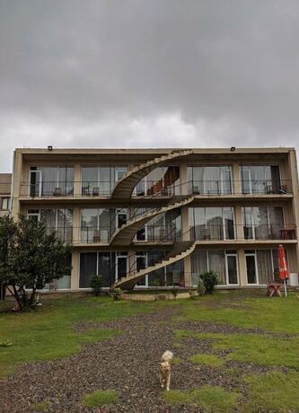 Imagen general del Hotel Near The Beach. Foto 1
