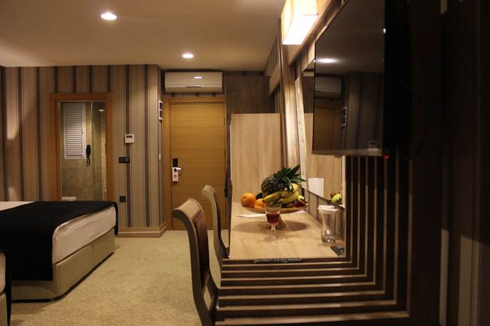 Imagen de la habitación del Hotel Neba Royal, İlkadım. Foto 11
