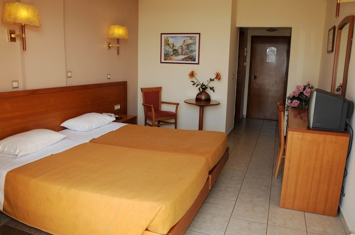 Imagen de la habitación del Hotel Neda. Foto 7