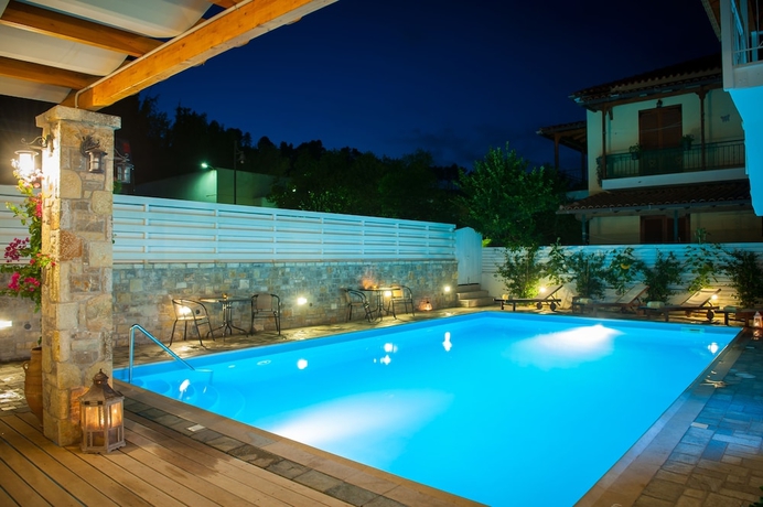 Imagen de la piscina del Hotel Neda. Foto 17