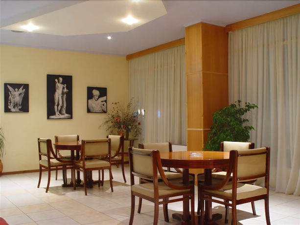 Imagen del bar/restaurante del Hotel Neda. Foto 3