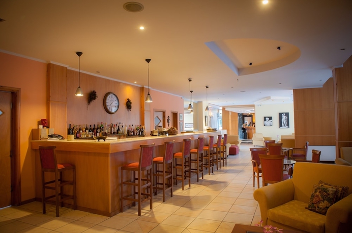 Imagen del bar/restaurante del Hotel Neda. Foto 6