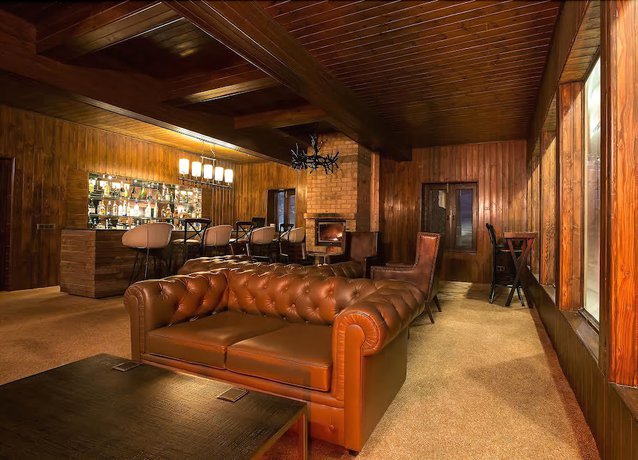 Imagen del bar/restaurante del Hotel Nedous. Foto 8