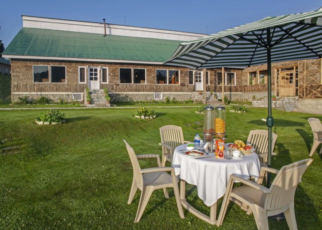 Imagen de los exteriores del Hotel Nedous. Foto 18