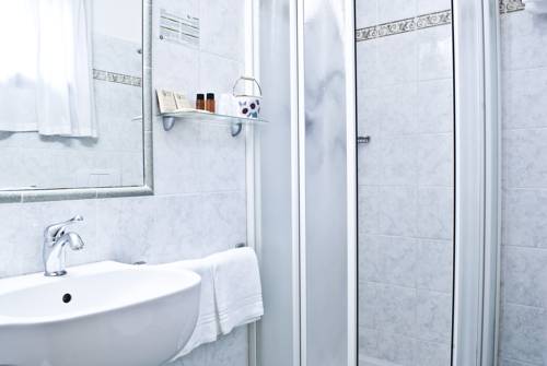 Imagen de la habitación del Hotel Nedy. Foto 5