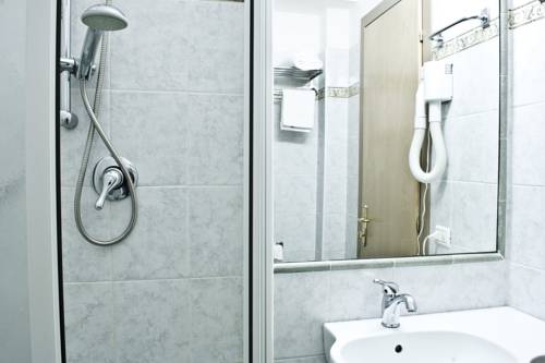 Imagen de la habitación del Hotel Nedy. Foto 6