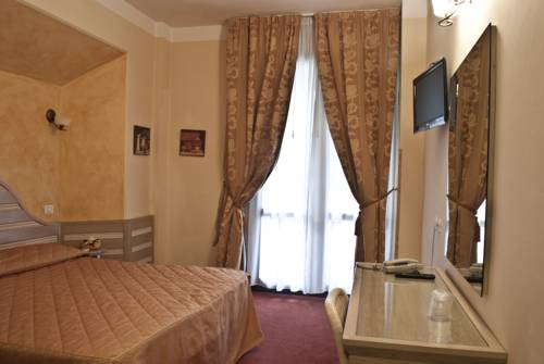 Imagen de la habitación del Hotel Nedy. Foto 7