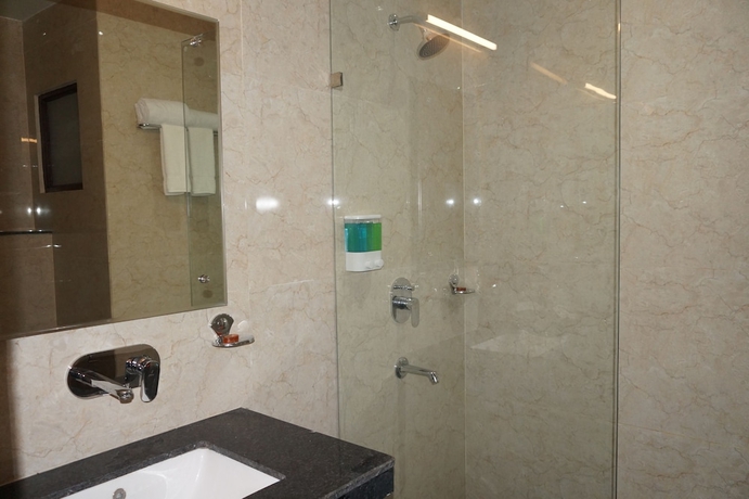Imagen de la habitación del Hotel Neel Clarks Inn Express Agra. Foto 13