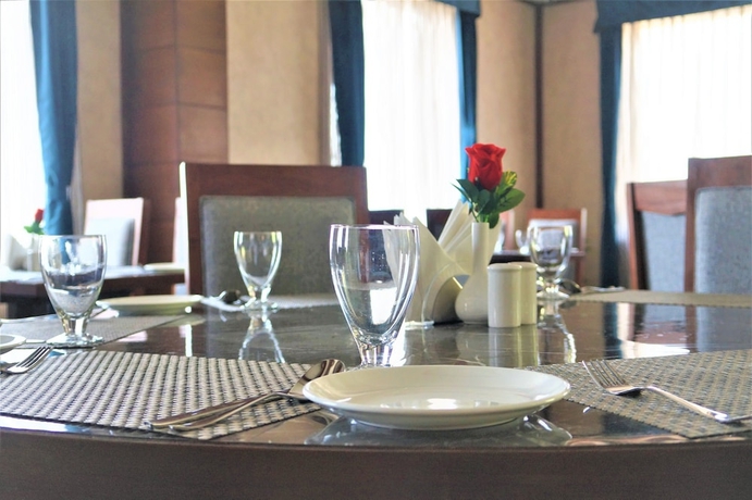 Imagen del bar/restaurante del Hotel Neel Clarks Inn Express Agra. Foto 2