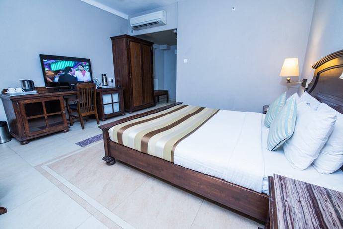 Imagen de la habitación del Hotel Neelams The Glitz. Foto 8