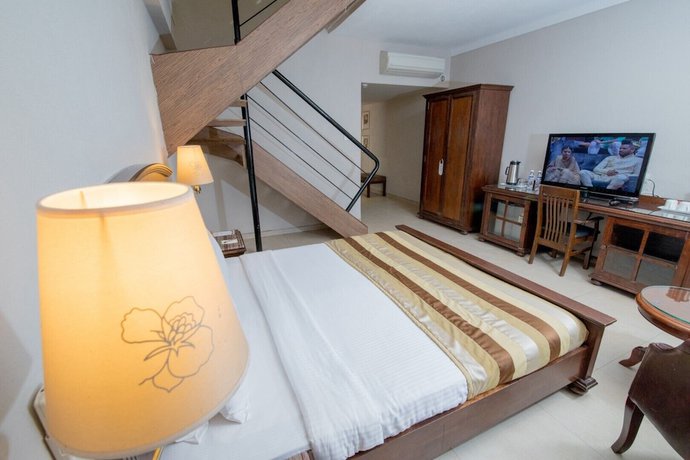 Imagen de la habitación del Hotel Neelams The Glitz. Foto 10