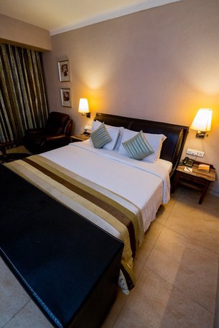Imagen de la habitación del Hotel Neelams The Glitz. Foto 15