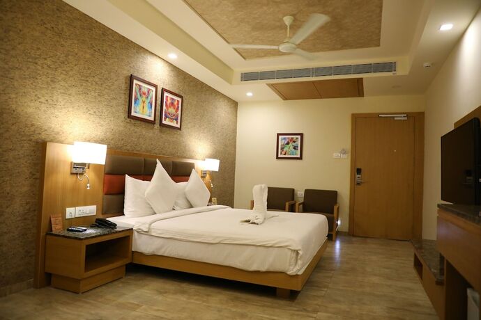 Imagen de la habitación del Hotel Neel's City Resort. Foto 26