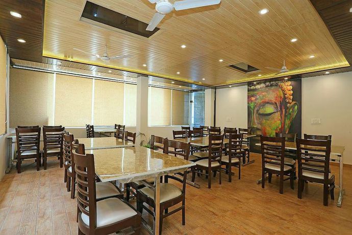 Imagen del bar/restaurante del Hotel Neer Buddha. Foto 5