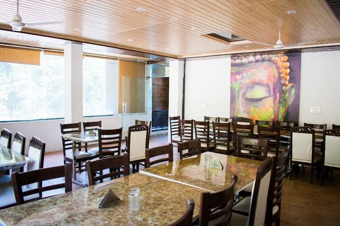 Imagen del bar/restaurante del Hotel Neer Buddha. Foto 6