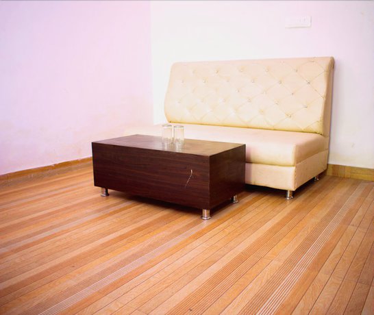 Imagen de los interiores del Hotel Neer Buddha. Foto 19