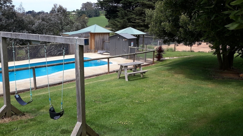 Imagen de la piscina del Hotel Neerim Country Cottages. Foto 18