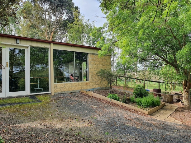 Imagen de los interiores del Hotel Neerim Country Cottages. Foto 16