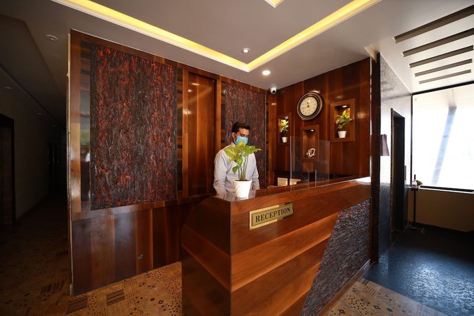 Imagen de los interiores del Hotel Neerja Inn. Foto 18