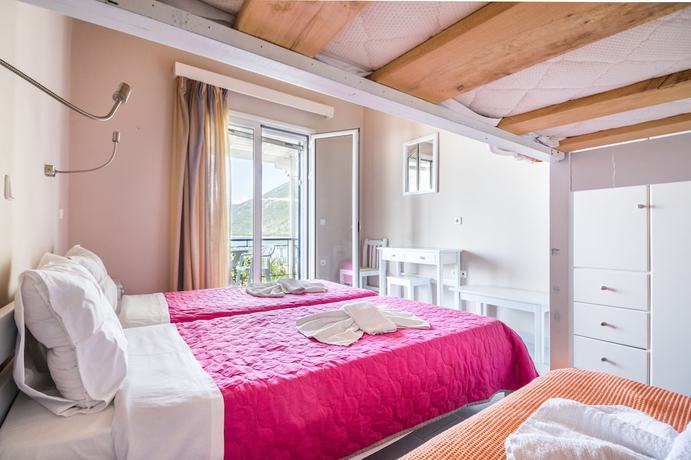 Imagen de la habitación del Hotel Nefeli, Apollonioi. Foto 11