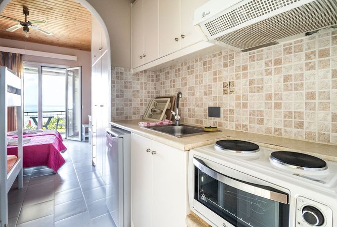 Imagen de la habitación del Hotel Nefeli, Apollonioi. Foto 17