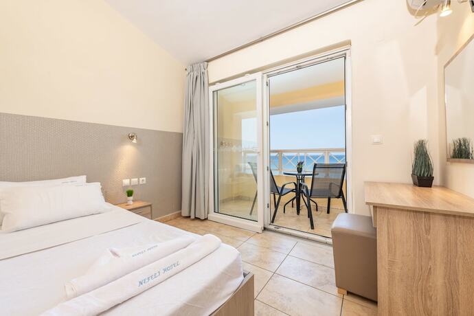 Imagen de la habitación del Hotel Nefeli Beach. Foto 18