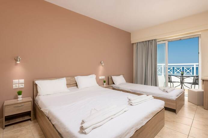 Imagen de la habitación del Hotel Nefeli Beach. Foto 19