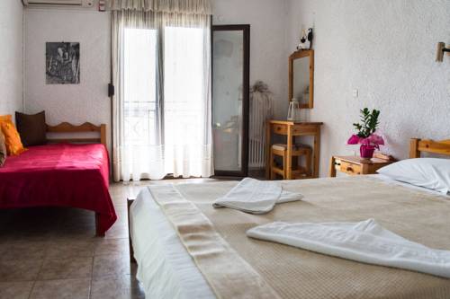 Imagen de la habitación del Hotel Nefeli, Karlovasi. Foto 1