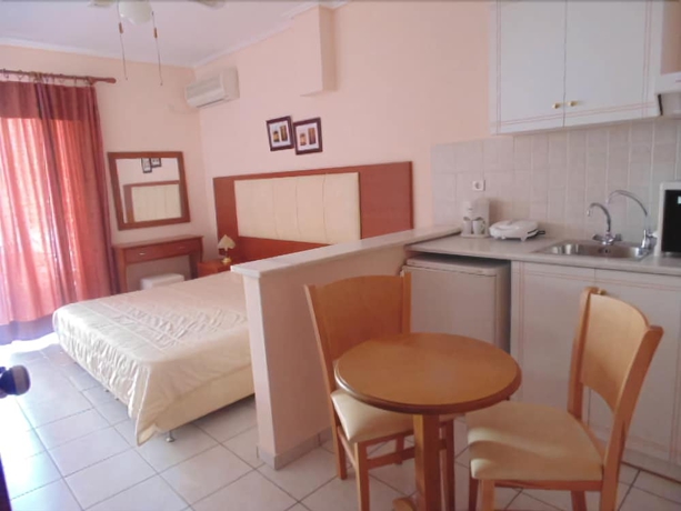 Imagen de la habitación del Hotel Nefeli Studios. Foto 2