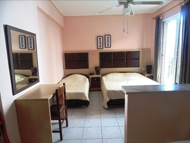 Imagen de la habitación del Hotel Nefeli Studios. Foto 5