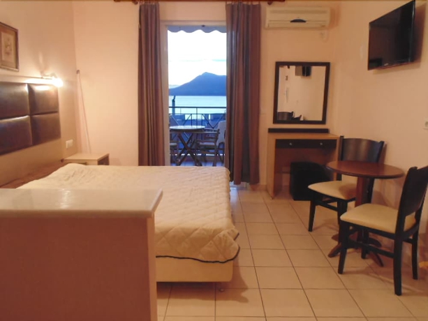 Imagen de la habitación del Hotel Nefeli Studios. Foto 8